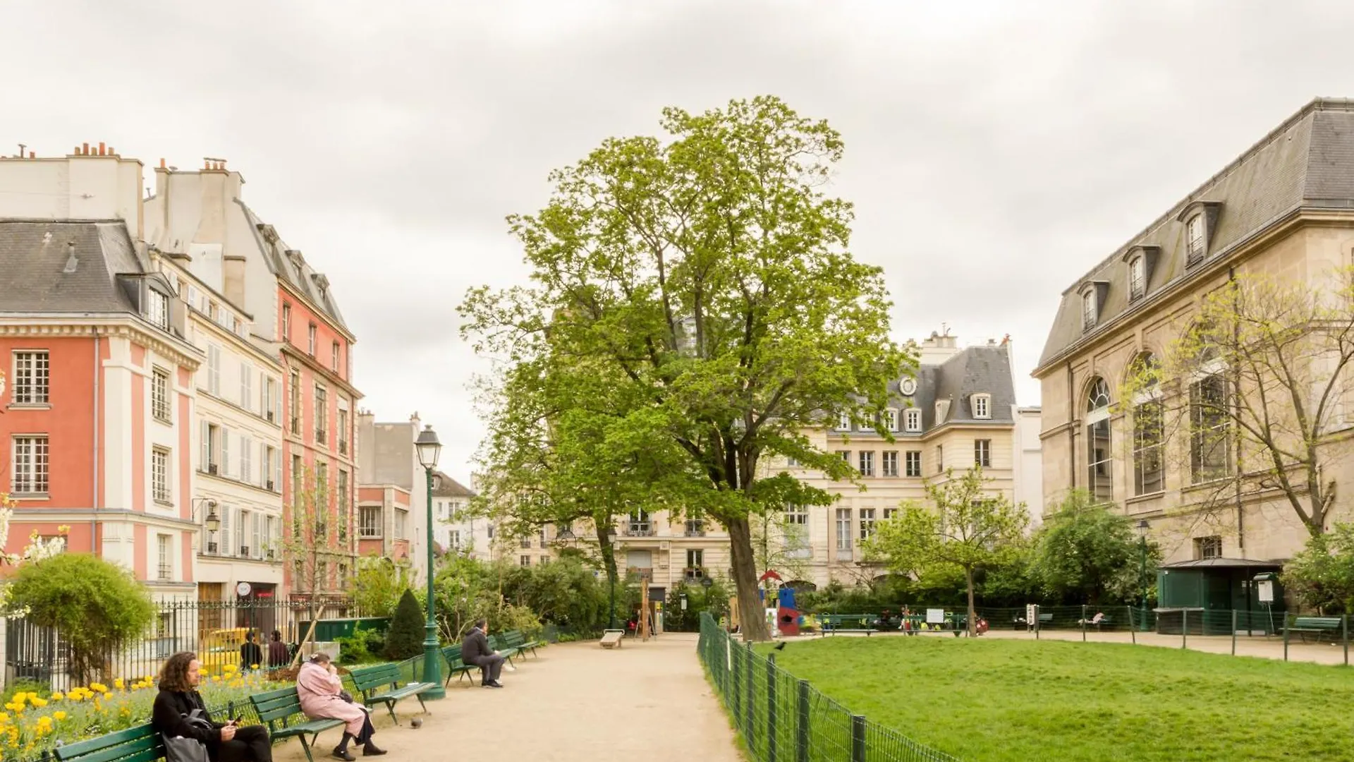 Apartment Marais Place Des Vosges Sevigne Paris
