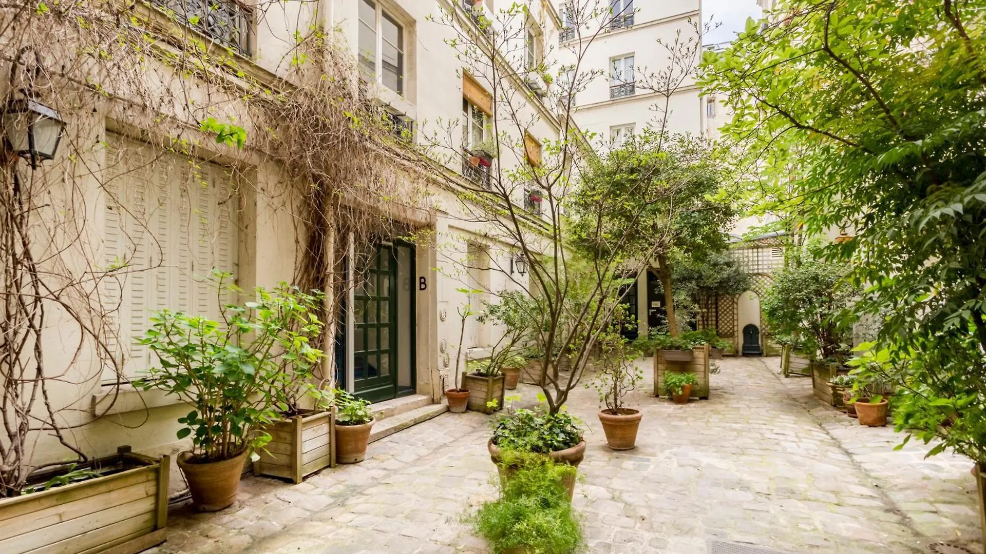 Apartment Marais Place Des Vosges Sevigne