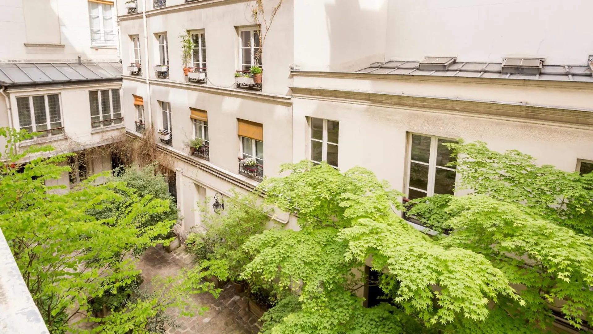 Marais Place Des Vosges Sevigne Apartment Paris