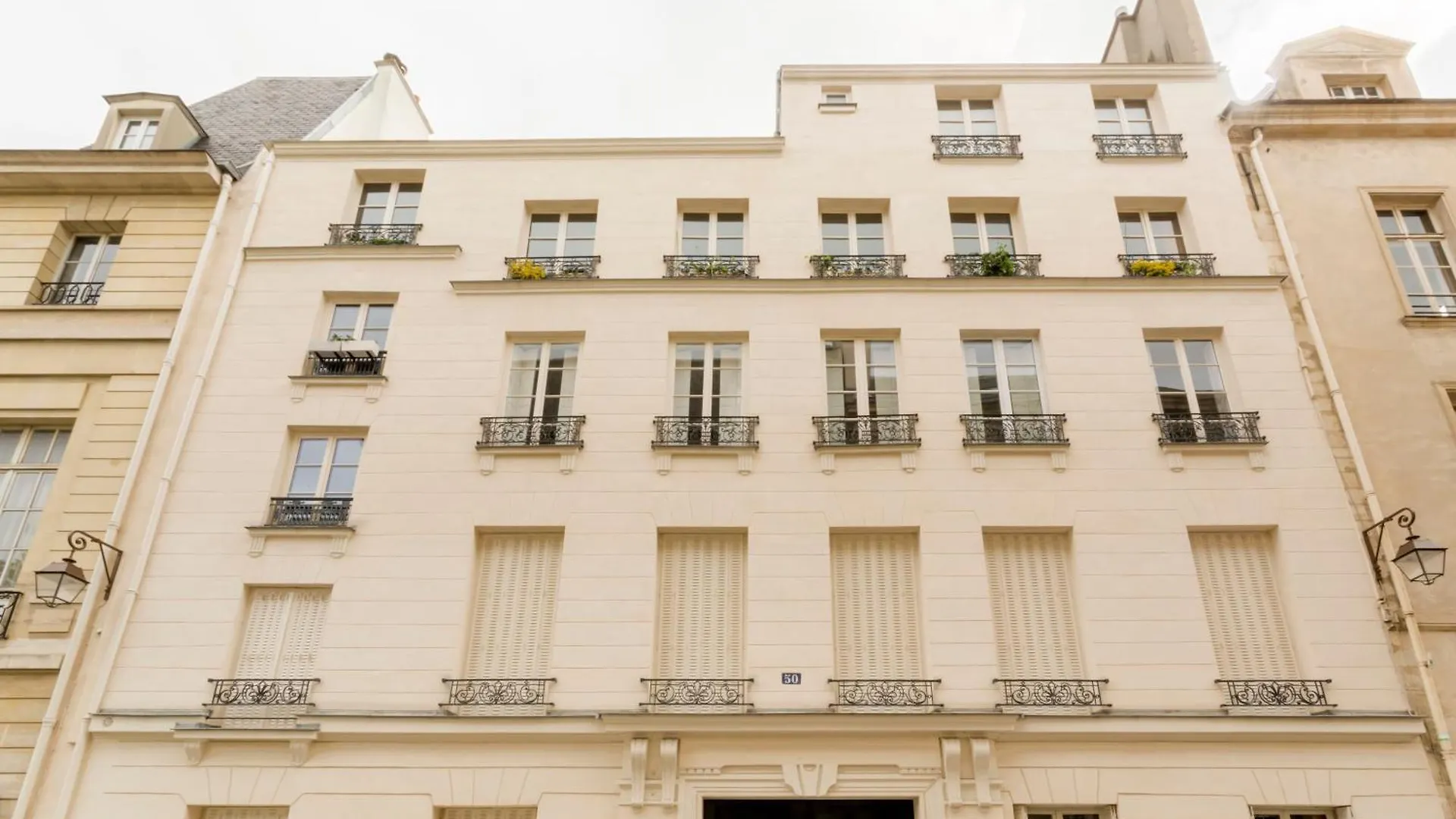 Marais Place Des Vosges Sevigne *